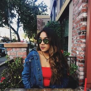 Meet your Posher, Jayline